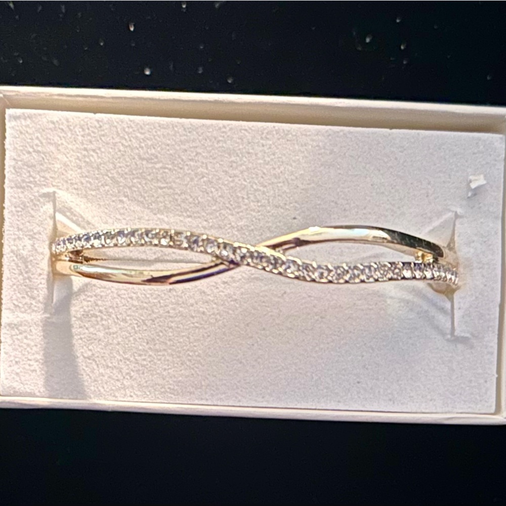 NIB Anne Klein Women's Crisscross Bangle Bracelet in Gold-Tone Size 2.5" - Picture 2 of 5